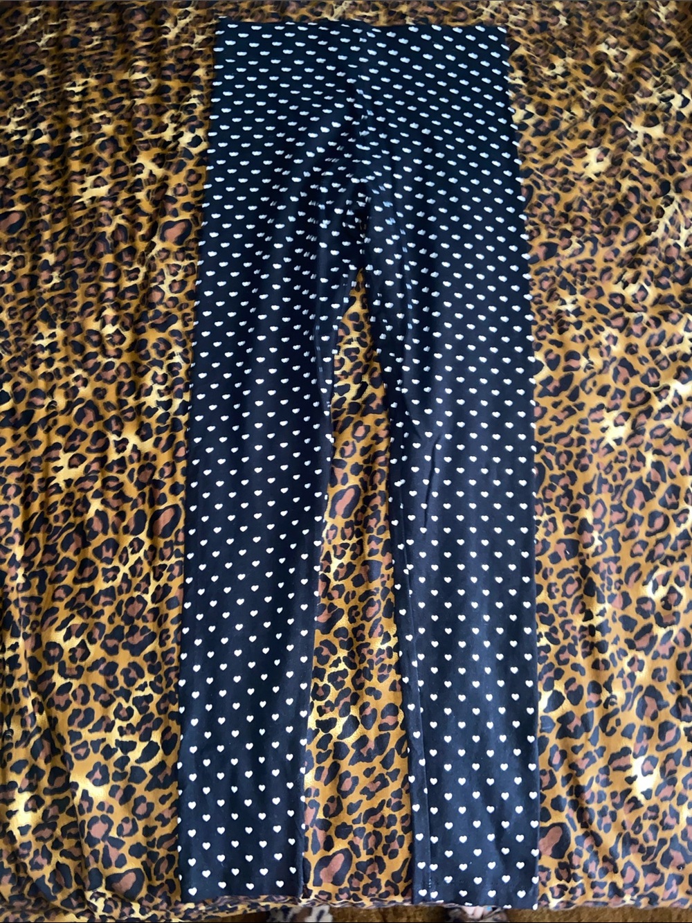 GET 4 $5      Forever 21 Women’s Black Leggings with White Heart Print